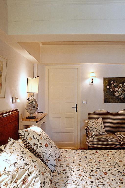 Domaine Du Moulin Hotel Saint-Laurent-des-Arbres Eksteriør billede
